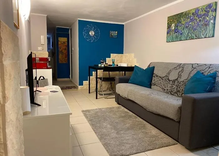 Iris Apartment